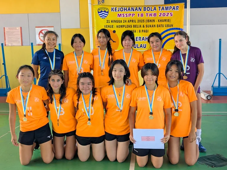 Tenby Tigers U18 Girls Volleyball Team Crowned District Champions!
