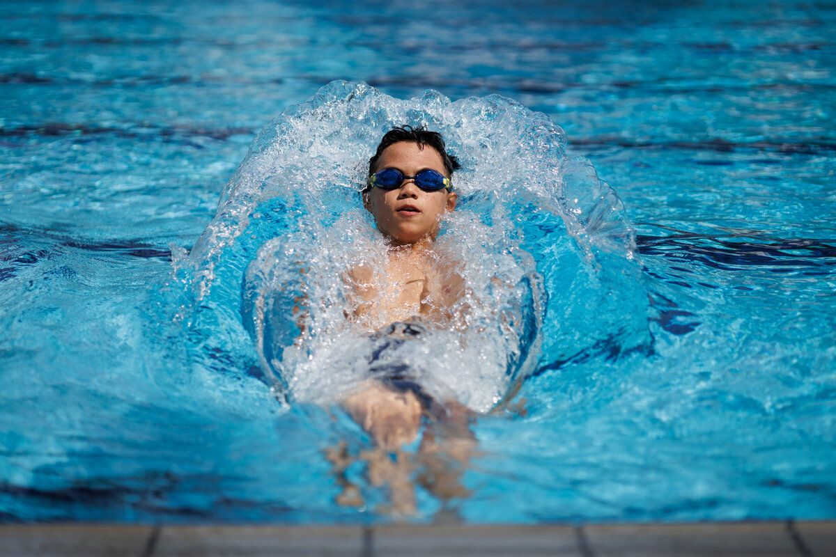 Kid swimming 